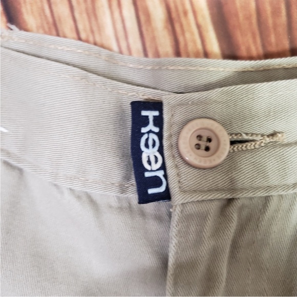 VINTAGE 90’s Keen High Rise Pleated Khaki Shorts Unisex - Picture 4 of 12